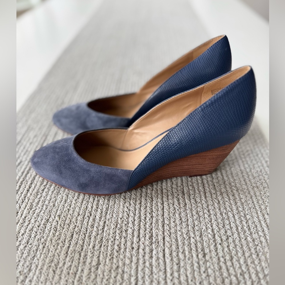 Violet & Red Dusty Blue Suede Leather High Heel Wedges Dressy Shoes Size 9